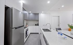 Luxury Loft 3 Bed, 2 Bath, Sleeps 6, Pool, Bbq, No Parties